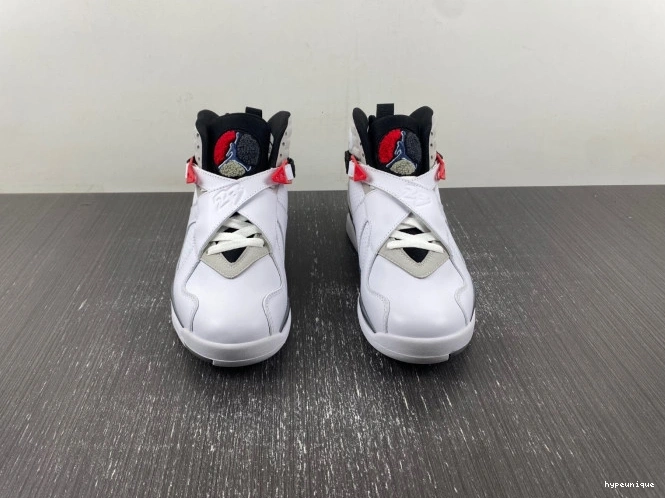 HYPE (2013) Bugs 305381-103 Bunny 8 Jordan Retro Air 0704